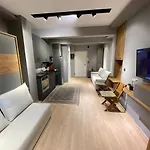 Luxury Apartment At Aristotelous Square